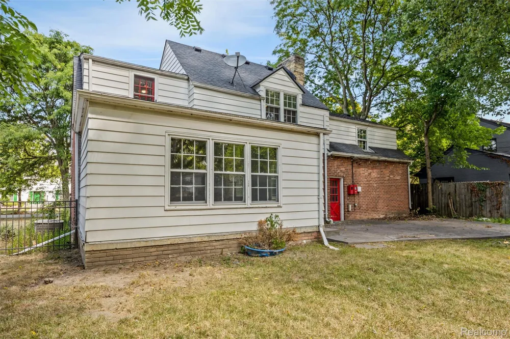 18753 San Diego Boulevard Lathrup Village City, MI 48076