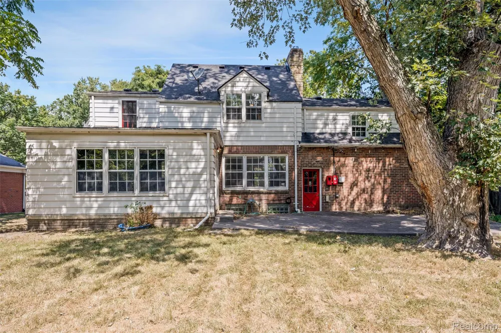 18753 San Diego Boulevard Lathrup Village City, MI 48076