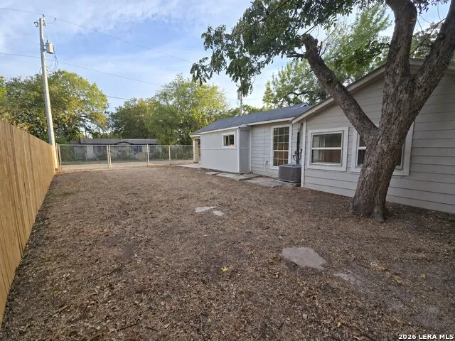 772 4TH ST Seguin, TX 78155