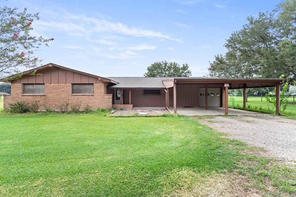 207 Carter Road Winnie, TX 77665