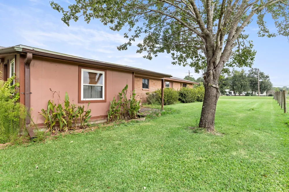 207 Carter Road Winnie, TX 77665