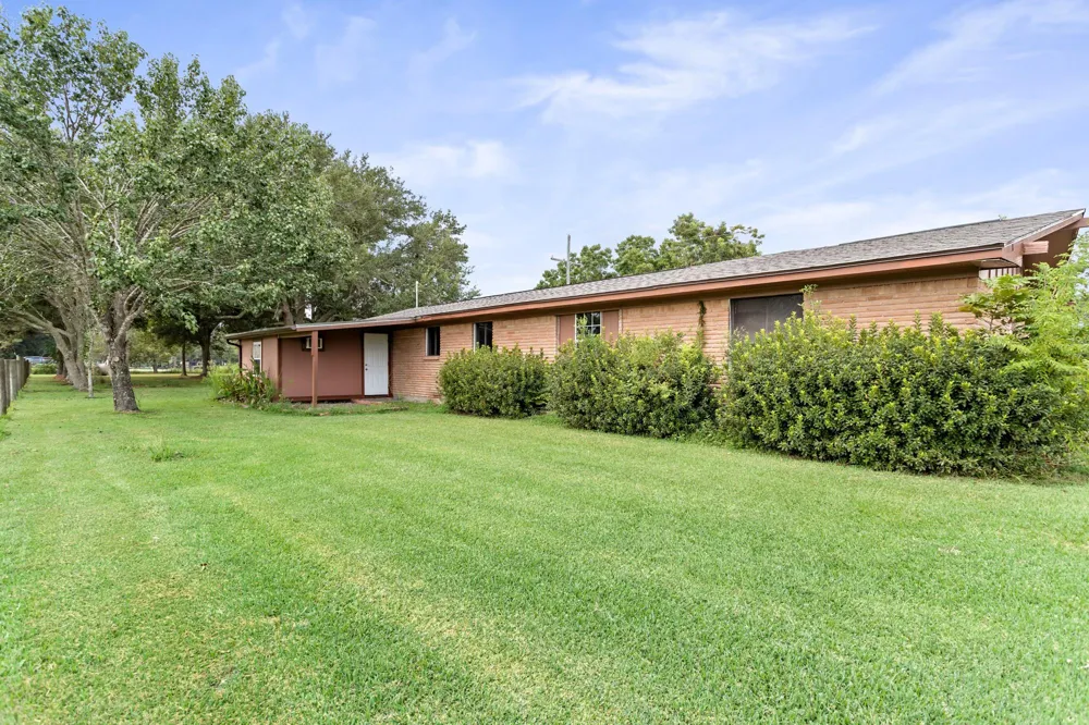 207 Carter Road Winnie, TX 77665