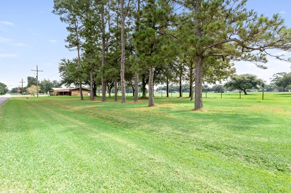 207 Carter Road Winnie, TX 77665