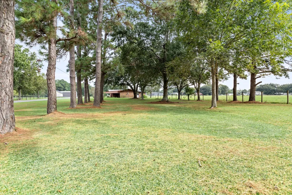 207 Carter Road Winnie, TX 77665