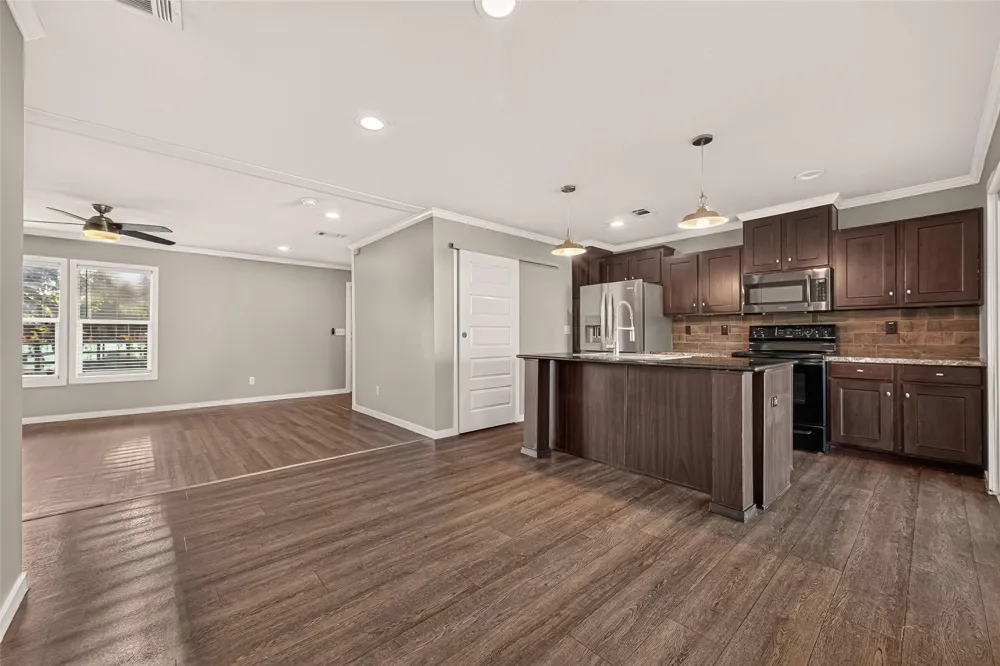 6023 Cheryl Lane Rosharon, TX 77459