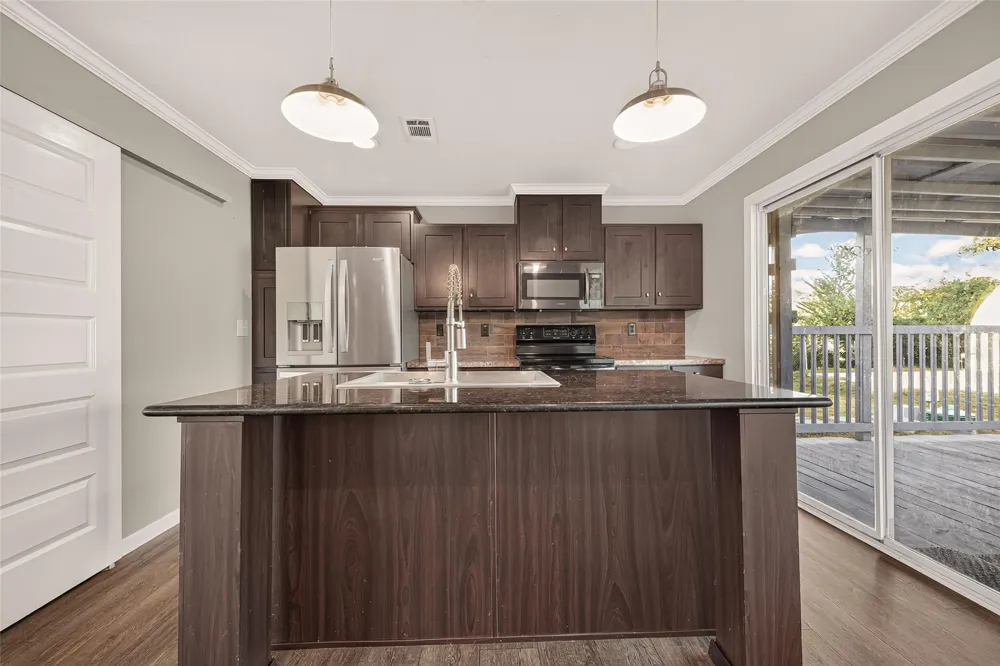 6023 Cheryl Lane Rosharon, TX 77459