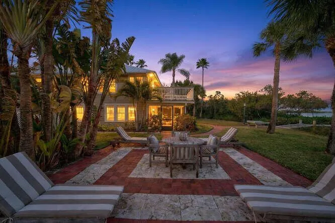 1935 Quay Dock Road Vero Beach, FL 32967