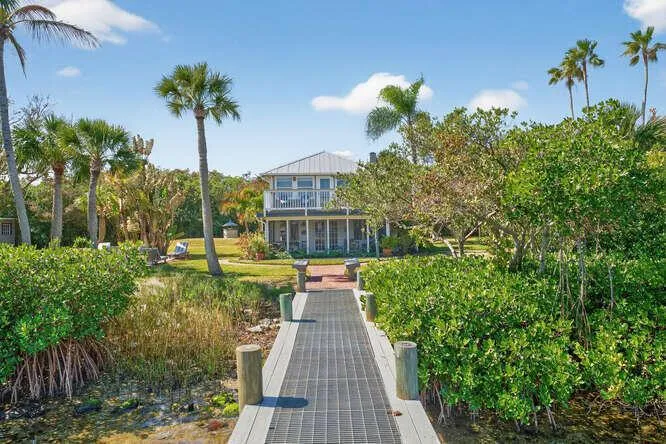 1935 Quay Dock Road Vero Beach, FL 32967