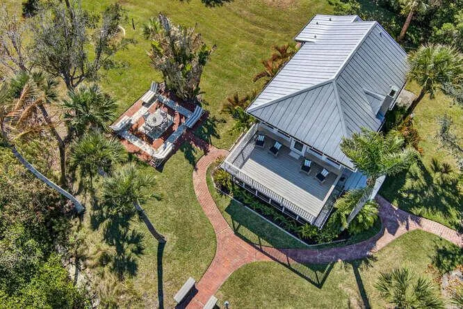 1935 Quay Dock Road Vero Beach, FL 32967