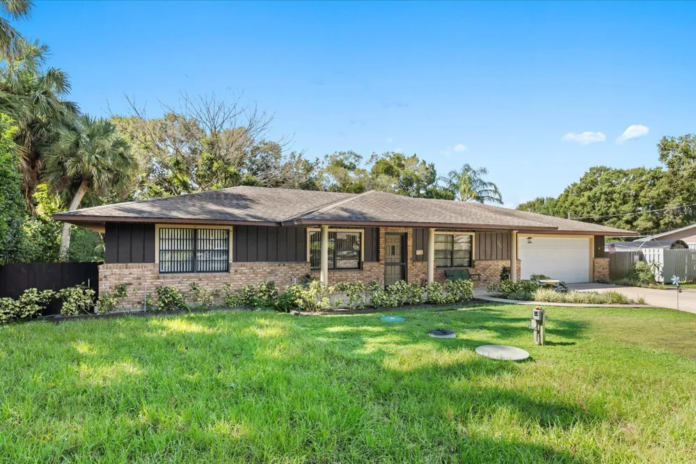 351 BAYSINGER AVENUE Fort Pierce, FL 34982