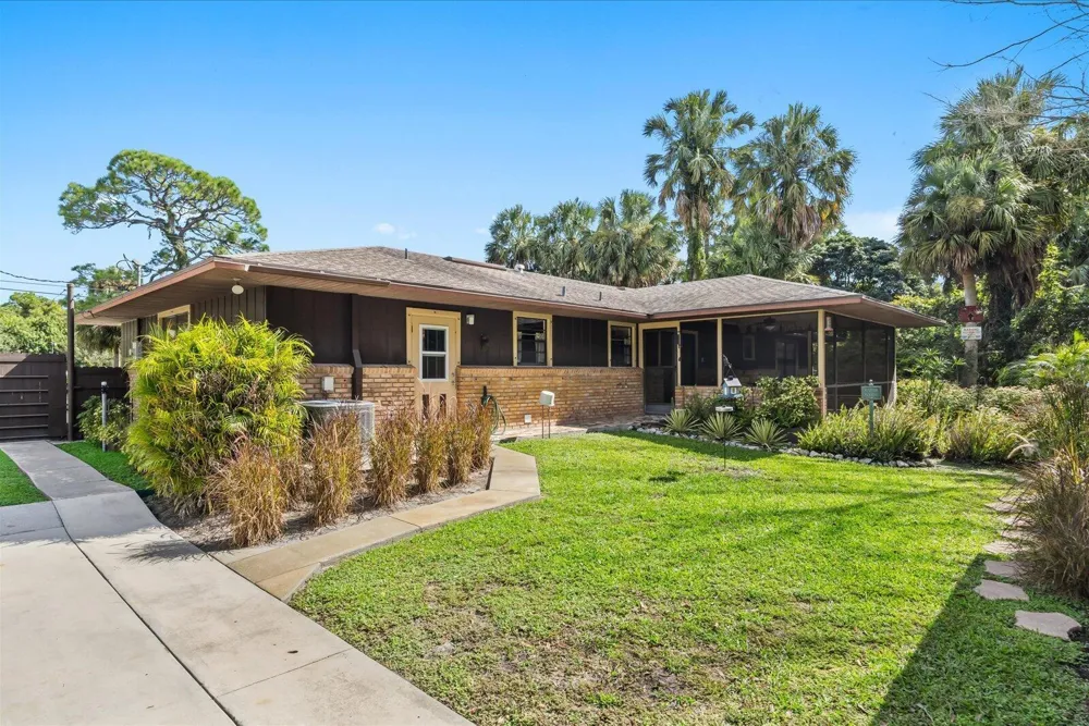 351 BAYSINGER AVENUE Fort Pierce, FL 34982