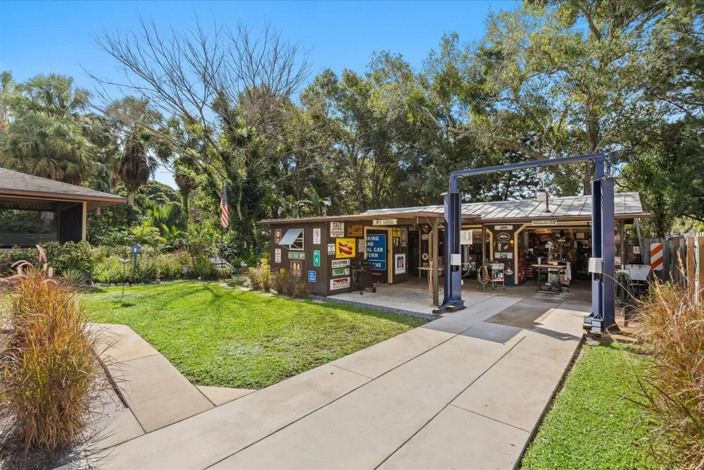 351 BAYSINGER AVENUE Fort Pierce, FL 34982