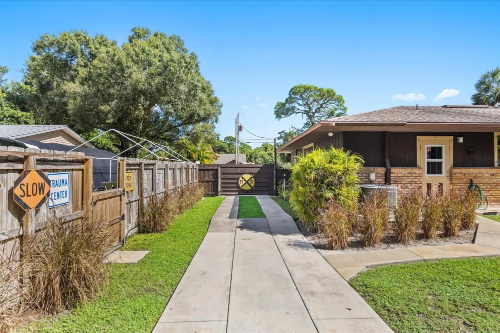 351 BAYSINGER AVENUE Fort Pierce, FL 34982