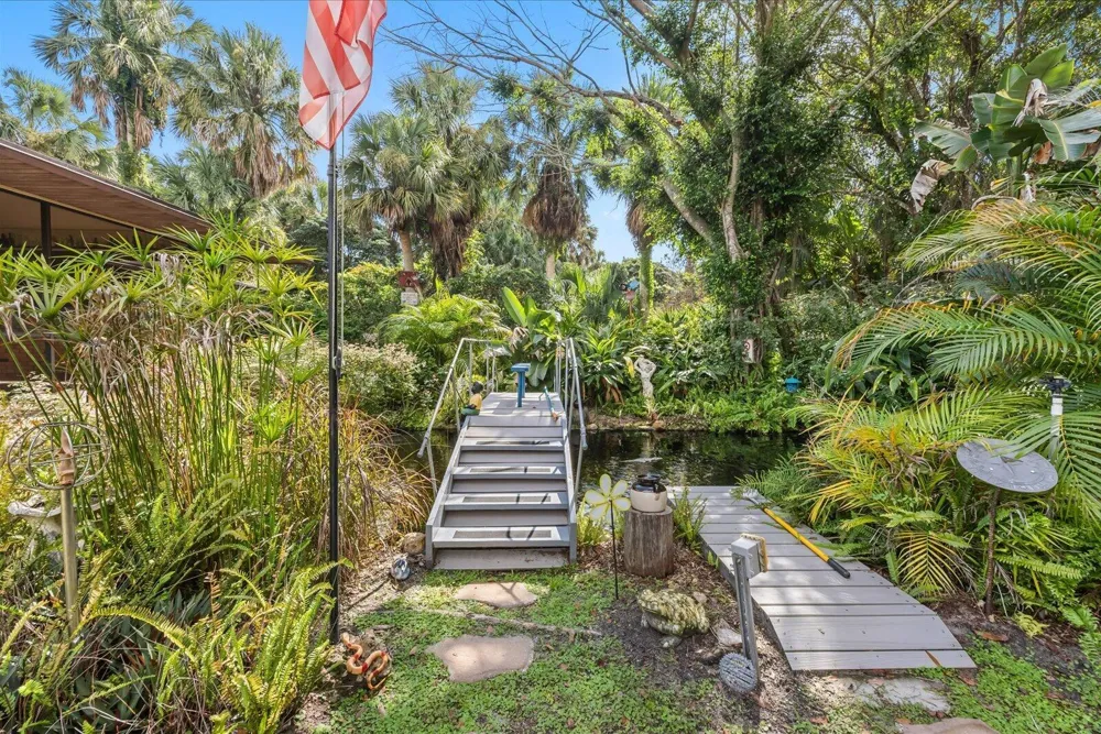 351 BAYSINGER AVENUE Fort Pierce, FL 34982