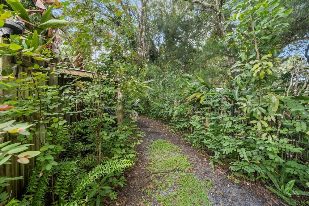 351 BAYSINGER AVENUE Fort Pierce, FL 34982
