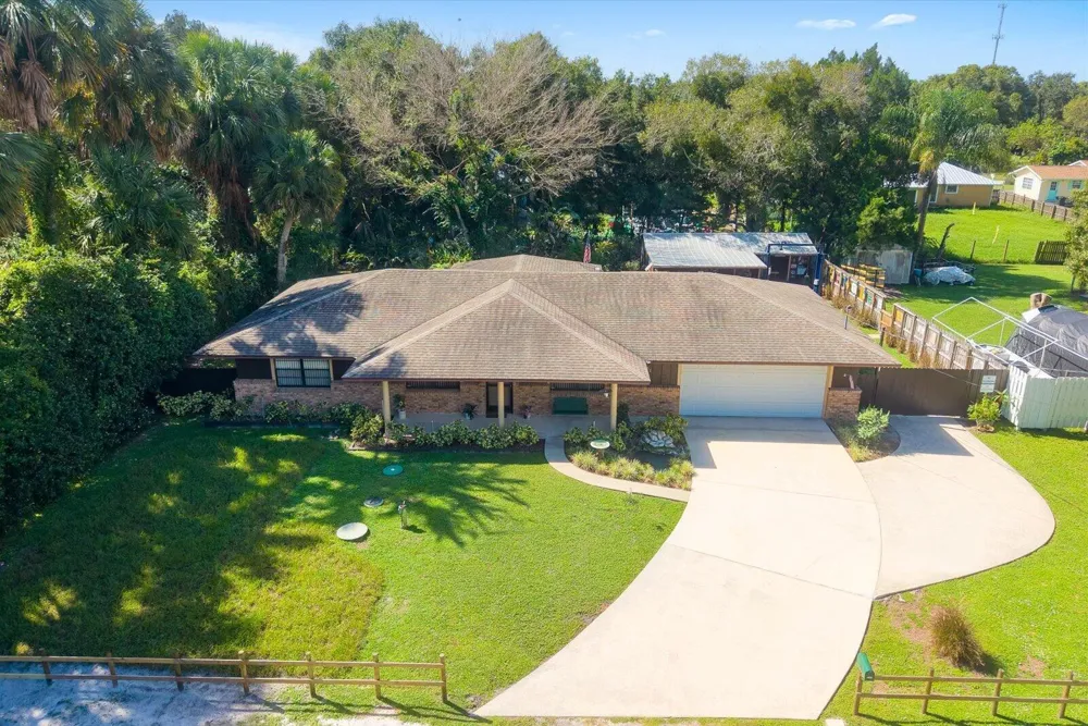 351 BAYSINGER AVENUE Fort Pierce, FL 34982