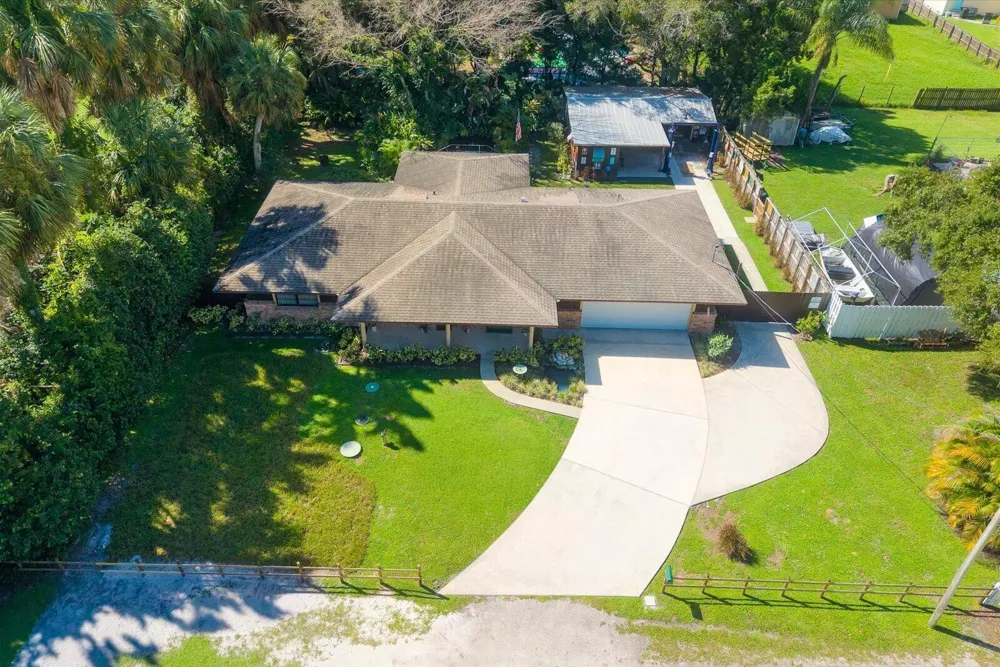 351 BAYSINGER AVENUE Fort Pierce, FL 34982