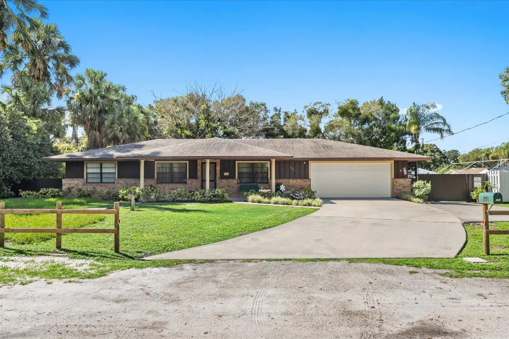 351 BAYSINGER AVENUE Fort Pierce, FL 34982