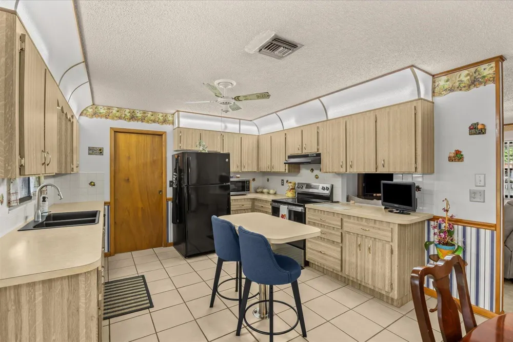 351 BAYSINGER AVENUE Fort Pierce, FL 34982