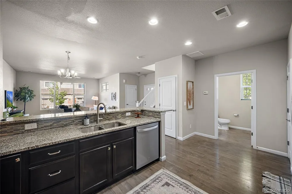 1758 S Buchanan Circle Aurora, CO 80018