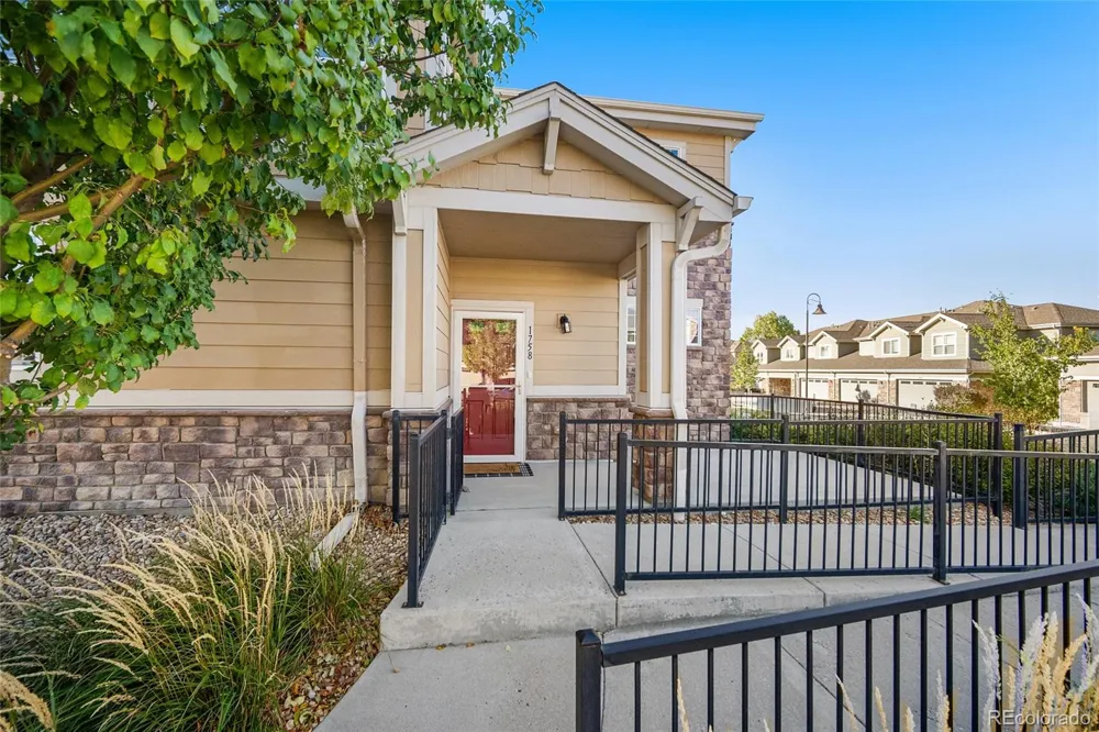 1758 S Buchanan Circle Aurora, CO 80018