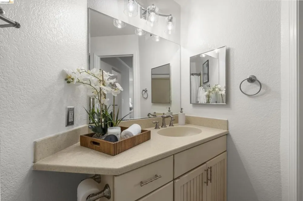 535 Pierce Street #1300 Albany, CA 94706