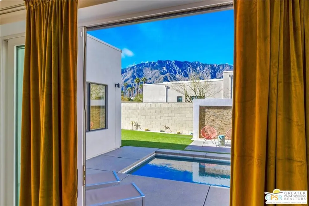 841 Fountain Drive Palm Springs, CA 92262