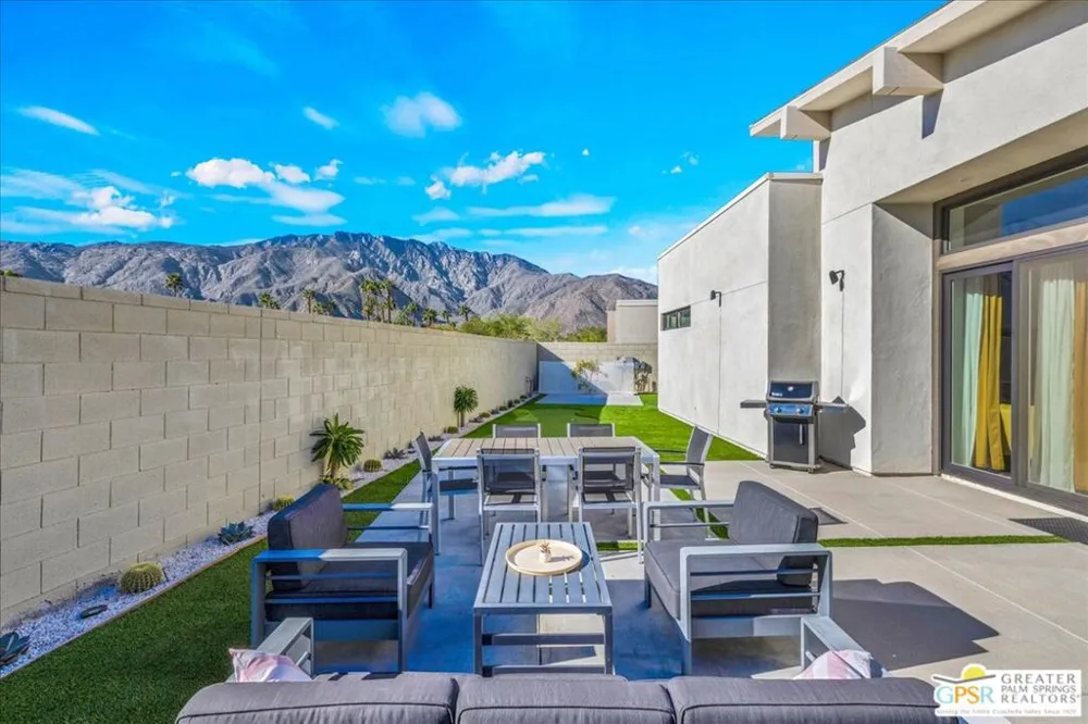 841 Fountain Drive Palm Springs, CA 92262