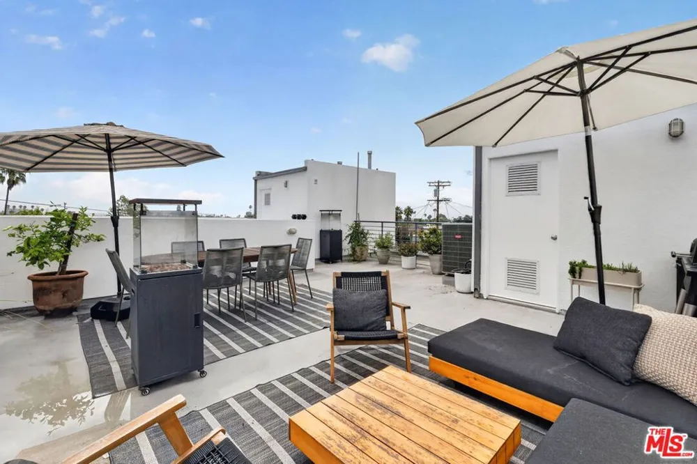 660 Rose Avenue #4 Venice, CA 90291