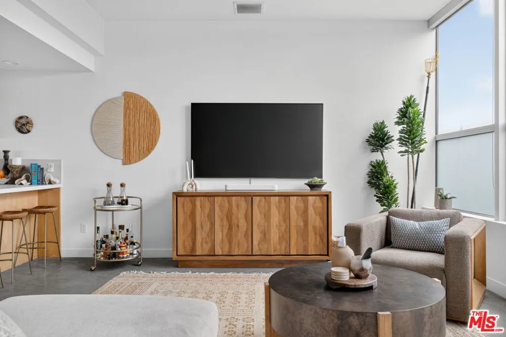 660 Rose Avenue #4 Venice, CA 90291
