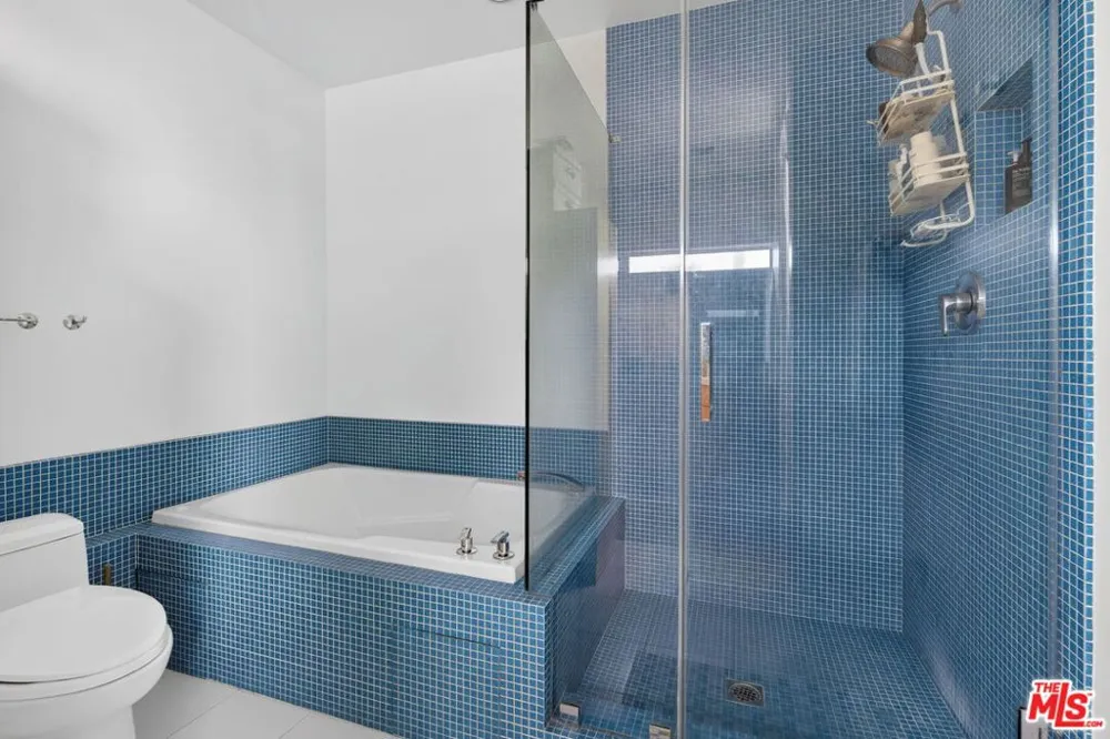 660 Rose Avenue #4 Venice, CA 90291