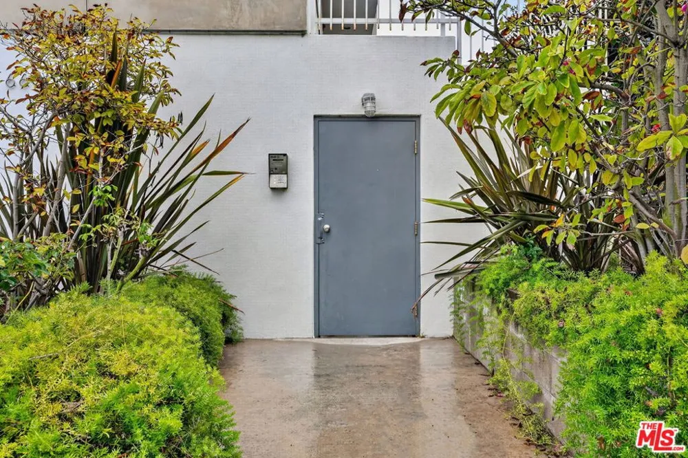 660 Rose Avenue #4 Venice, CA 90291