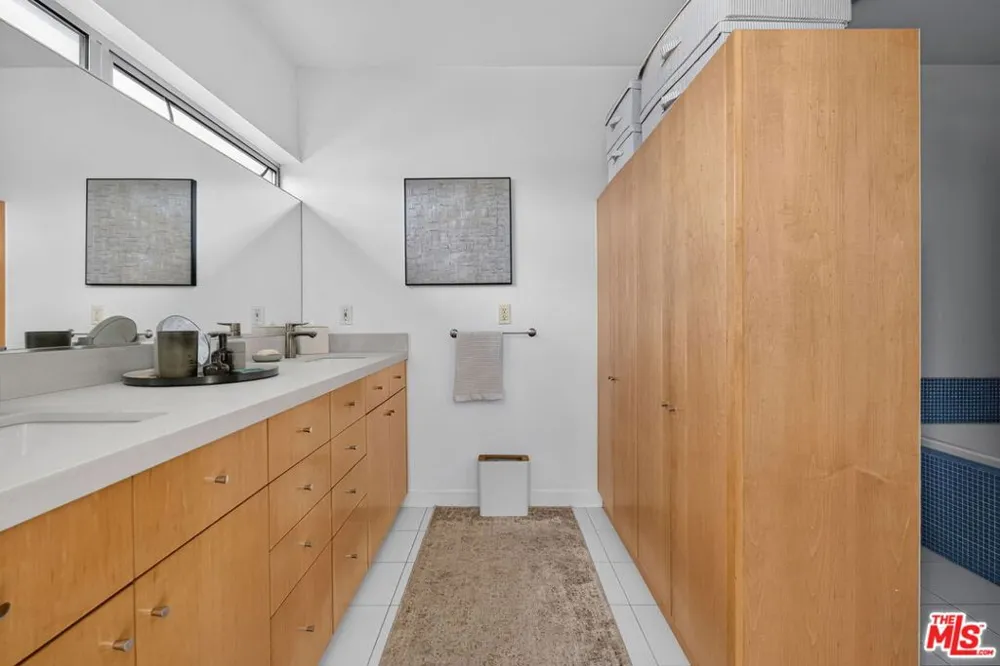 660 Rose Avenue #4 Venice, CA 90291