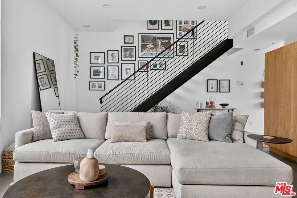 660 Rose Avenue #4 Venice, CA 90291