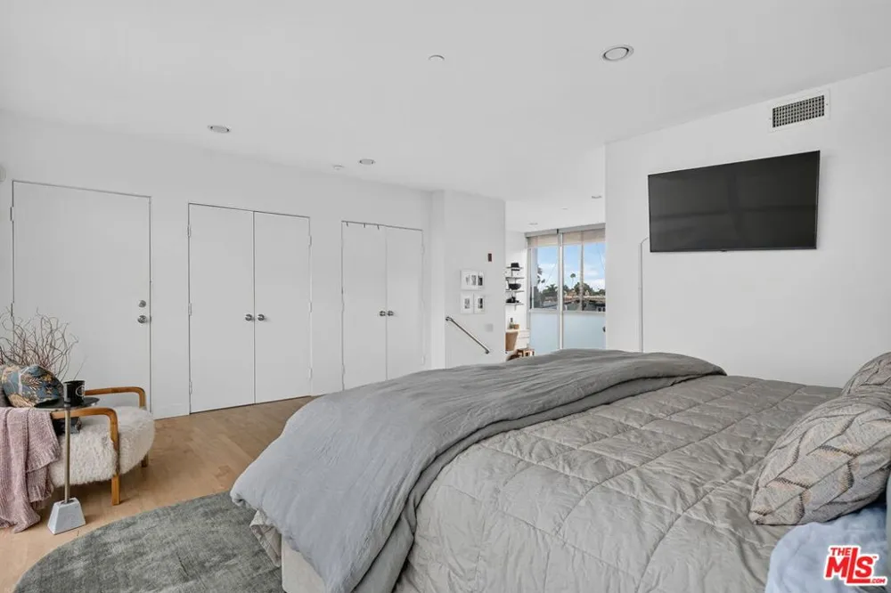 660 Rose Avenue #4 Venice, CA 90291