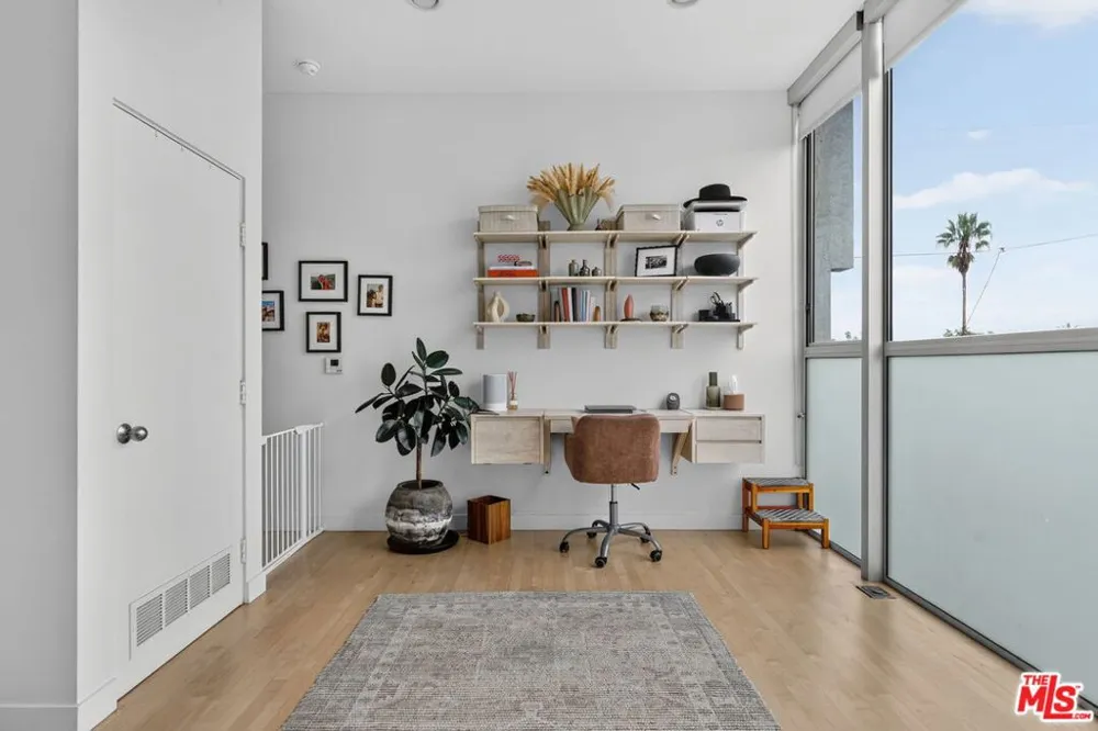 660 Rose Avenue #4 Venice, CA 90291