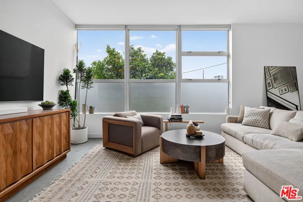 660 Rose Avenue #4 Venice, CA 90291