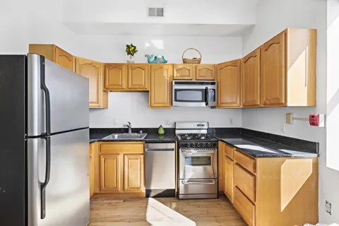 231 GRAND ST