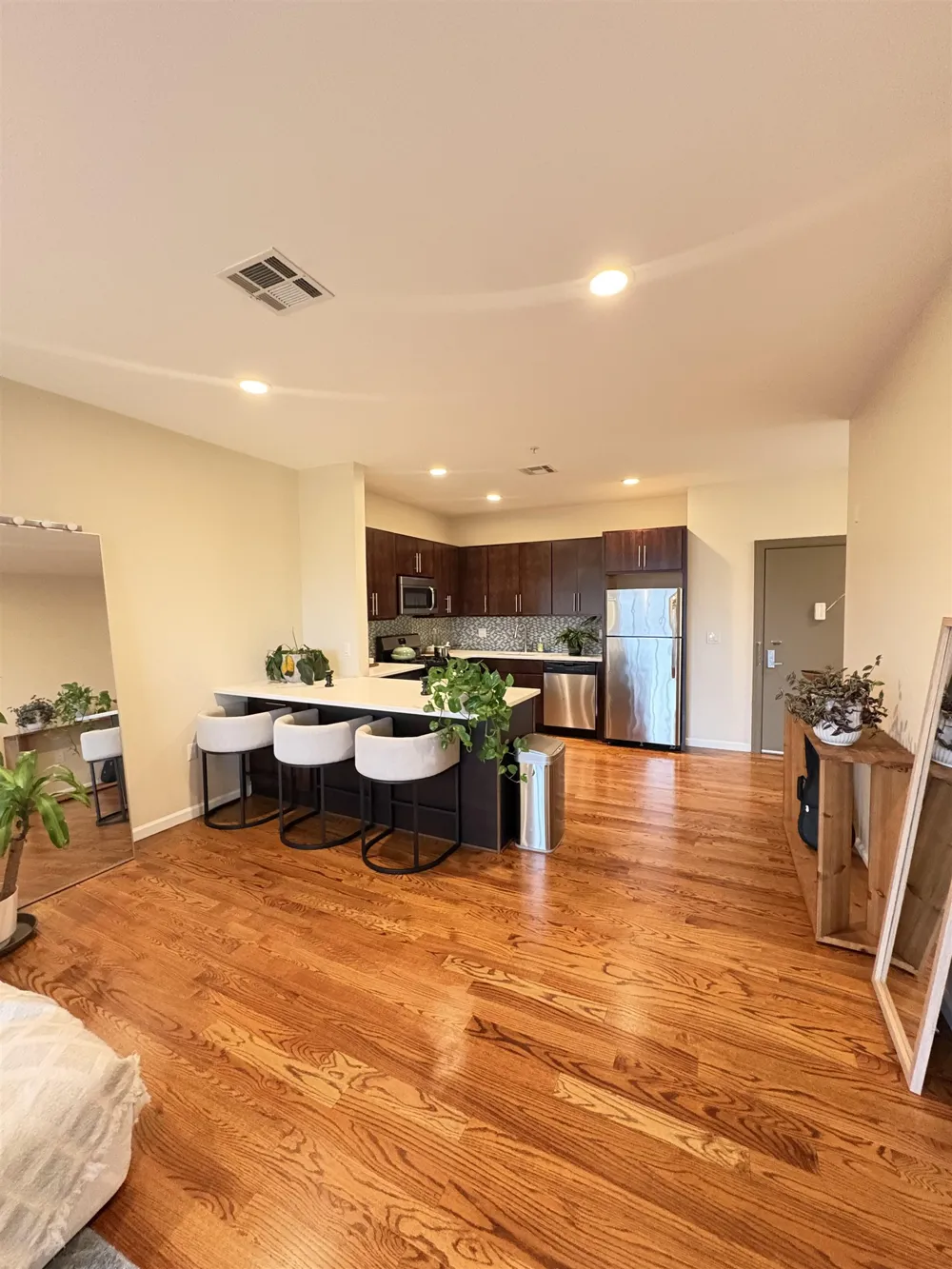 186 BROADWAY Bayonne, NJ 07002