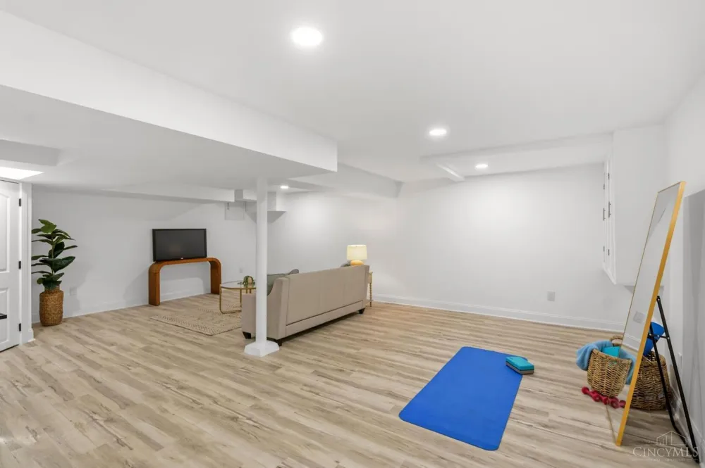 3834 Petoskey Avenue Mariemont, OH 45227