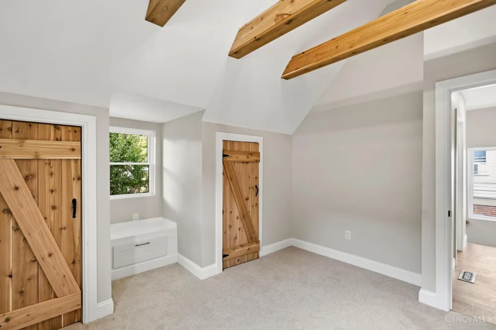 3834 Petoskey Avenue Mariemont, OH 45227