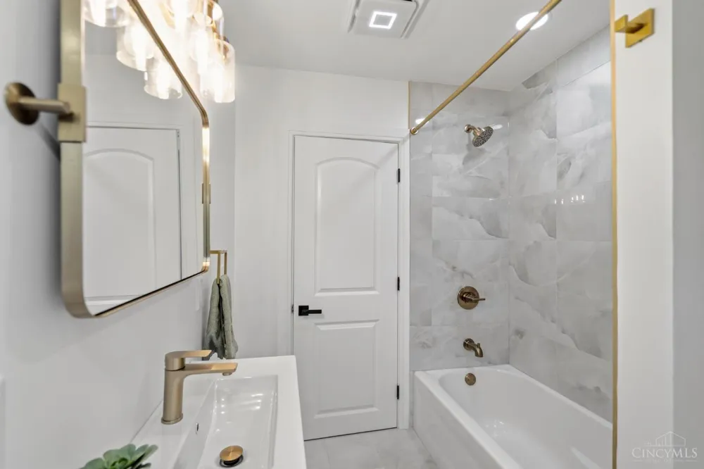 3834 Petoskey Avenue Mariemont, OH 45227