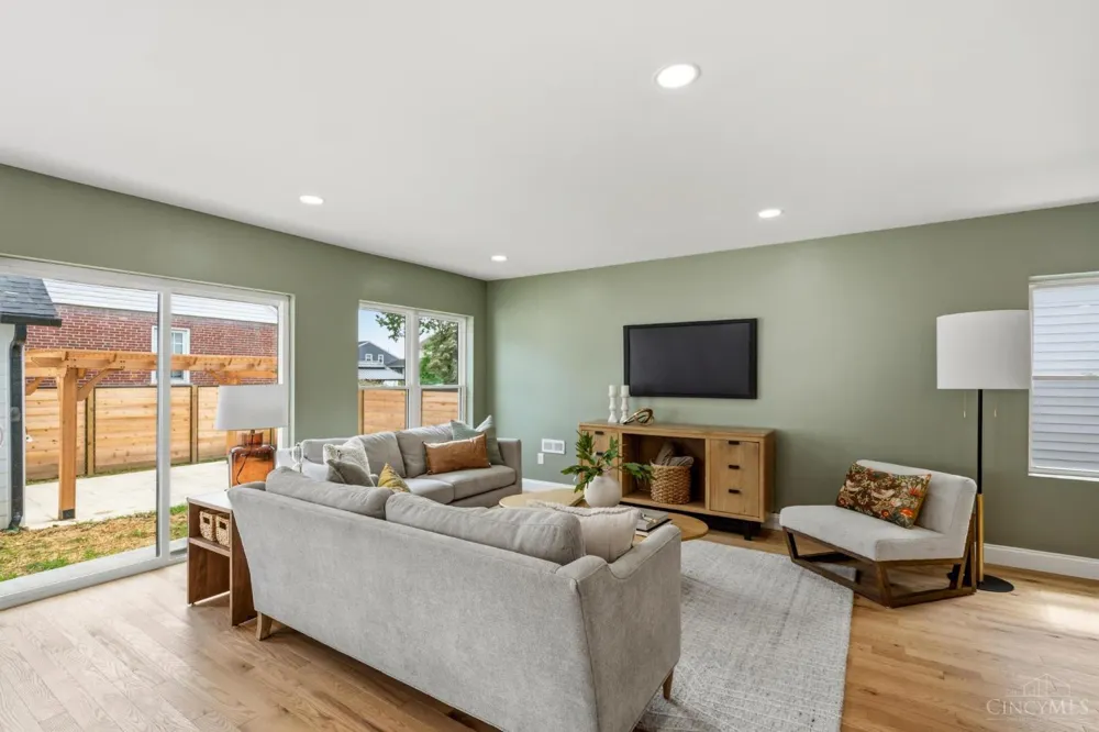 3834 Petoskey Avenue Mariemont, OH 45227