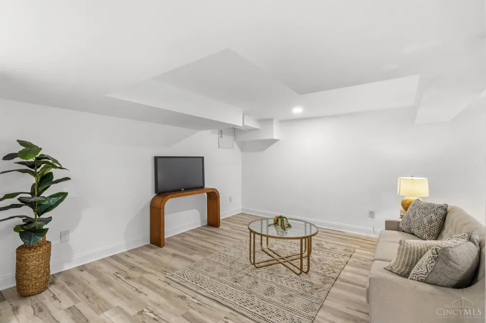 3834 Petoskey Avenue Mariemont, OH 45227