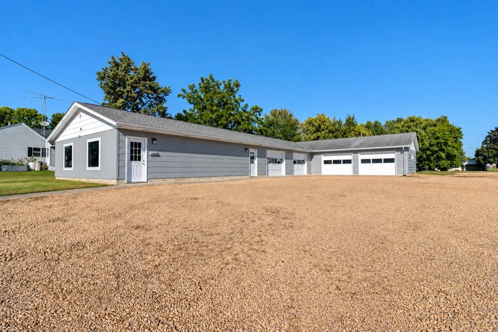 155 S Montgomery Avenue Le Center, MN 56057