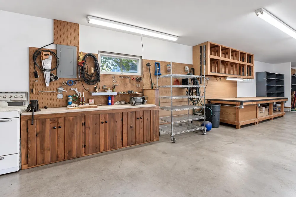 155 S Montgomery Avenue Le Center, MN 56057