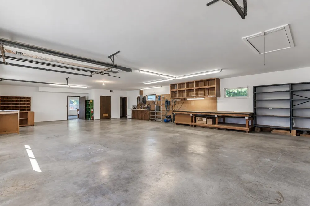 155 S Montgomery Avenue Le Center, MN 56057