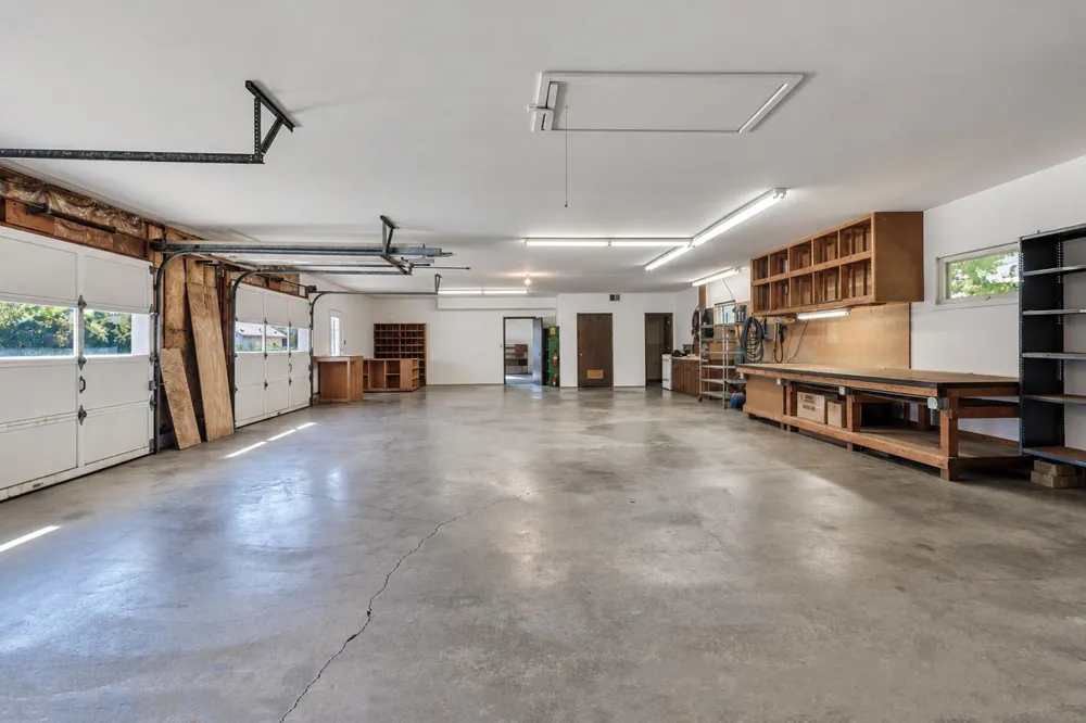 155 S Montgomery Avenue Le Center, MN 56057
