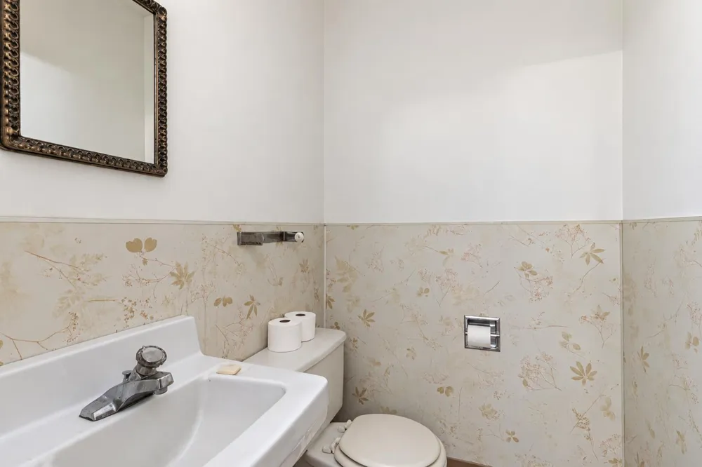 155 S Montgomery Avenue Le Center, MN 56057