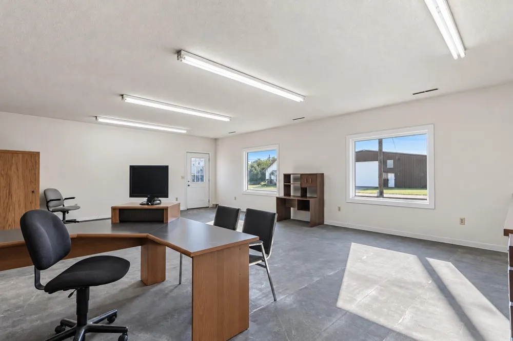 155 S Montgomery Avenue Le Center, MN 56057